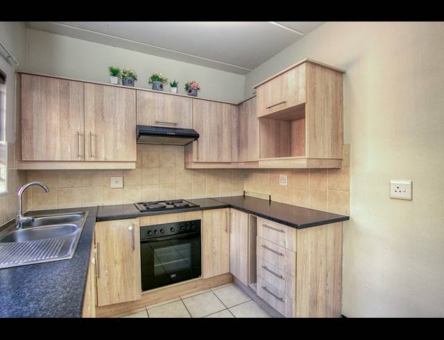 2 BEDROOM DUPLEX RENTED IN WILGEHEUWEL